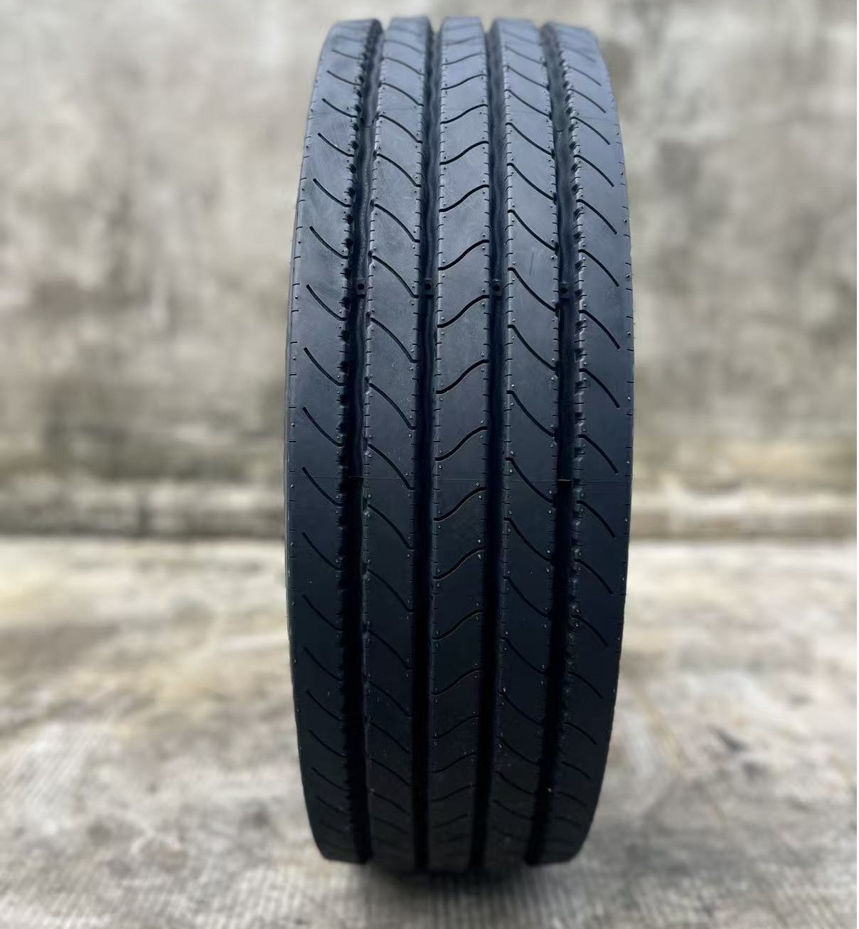 Anvelope  215/75R17,5 135/133L AVANTECH APR1000